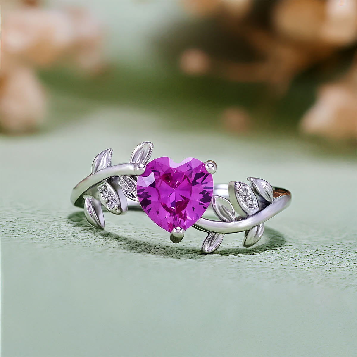 Evolvegem "Velvet Fernhold" Ruby Quartz Heart Ring